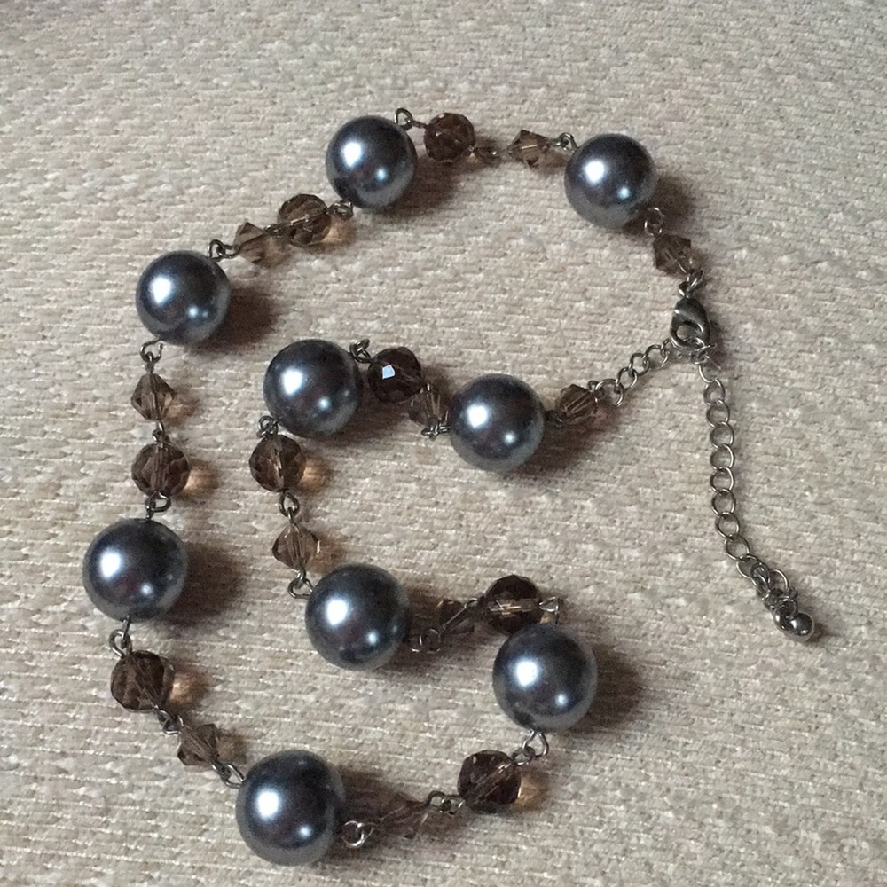 Black pearl necklace